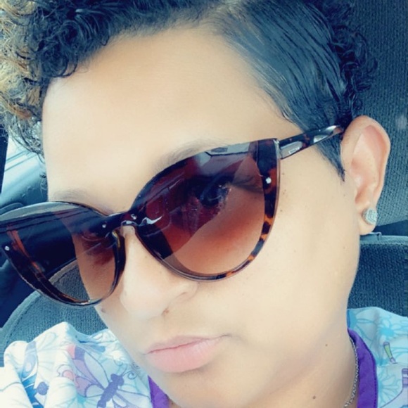 Meet your Posher, Dana - Picture 1 of 1